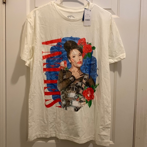 Tops - Women’s Selena Como La Flor Short Sleeve Graphic Tee